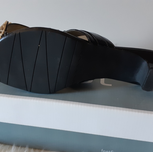 New First sandal - Picture 3 of 3